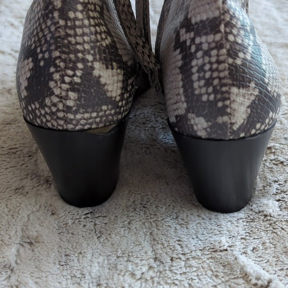 Dolce Vita Coltyn Heeled Pointed Toe Booties Shoes Snake Print L Size 8 Zippered