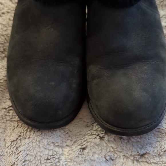Ugg Boot Short Ankle Boot Black Leather With Sheepskin Ankle Strap Size 8