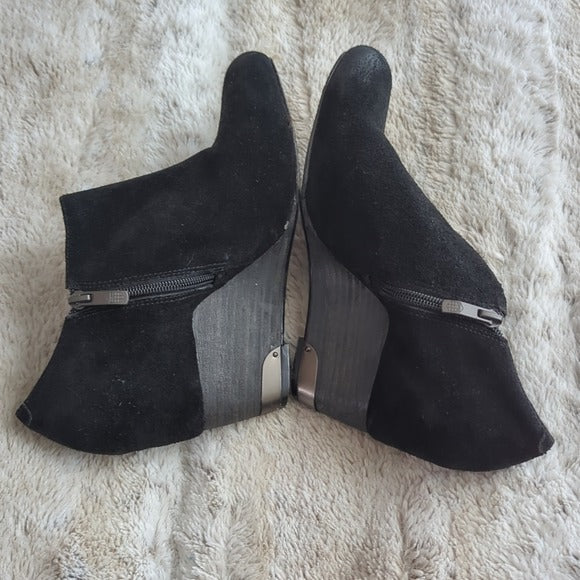 Vince Camuto Daysha Suede Wedge Booties 9M 39 Womens Black Outside Zipper
