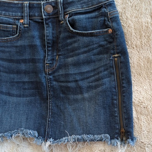 American Eagle Distressed Stretch Side Zipper Denim Blue Jean Mini Skirt Size 2