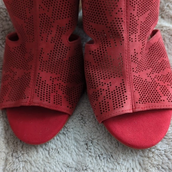Vince Camuto Red Leather Dastana Perforated Peep Toe Heeled Sandals Size 8.5