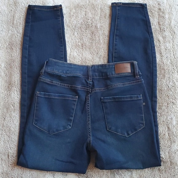 Tahari Dark Wash Lightweight Soft Mid Rise Skinny Blue Jeans Size 2