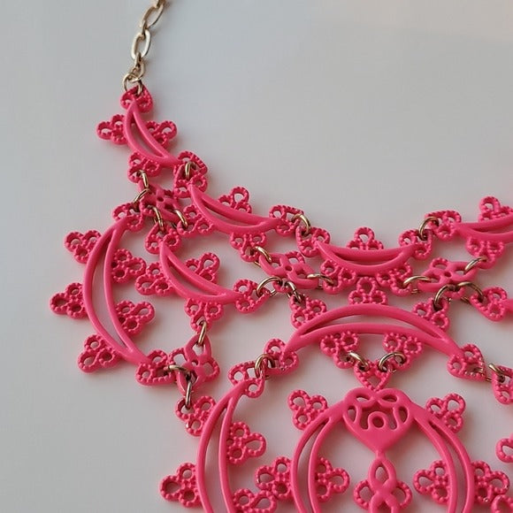 Jessica Simpson Silver Tone and Pink Filigree Detailed Wide Necked Necklace