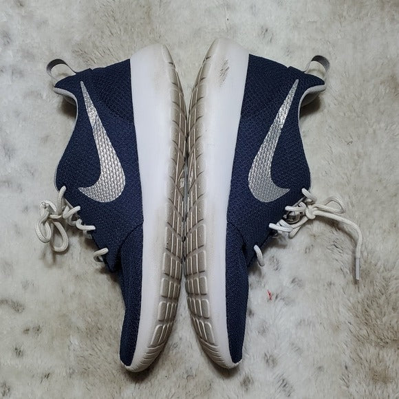 Nike Rosche One Fabric Navy and Silver General Trainers Size 7