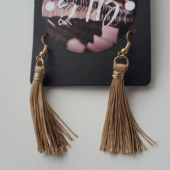 Boutique Two Pair Earrings Gold Tone Star Studs and Long Beige Tassel Earrings