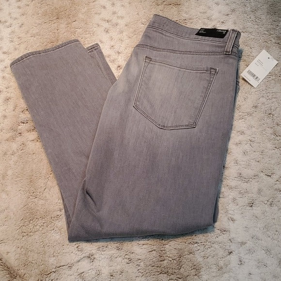 NWT J Brand Sadey Mid Rise Crop Straight Jeans Size 28