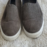 Minnetonka Grey Leather Slip On Large Soled Low Top Fashion Sneakers Size 7.5