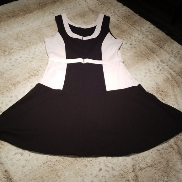 Jack by BB Dakota Black and White Midi Dress Size 6