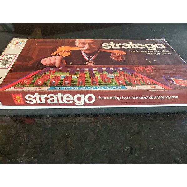 Stratego Strategy Board Game  1975 Milton Bradley