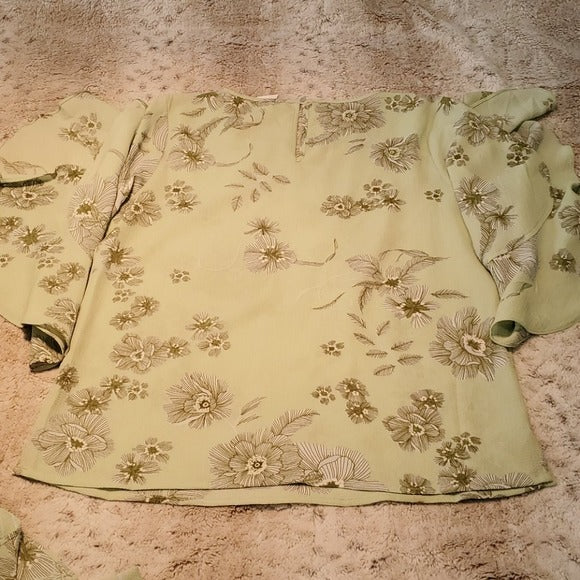 NWT Sioni Relaxed Flowey Floral Blouse w Ruffle Sleeve