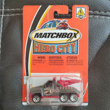 Matchbox Red & Grey Tow Truck Number 17 97703-718G1 New On Card 2002