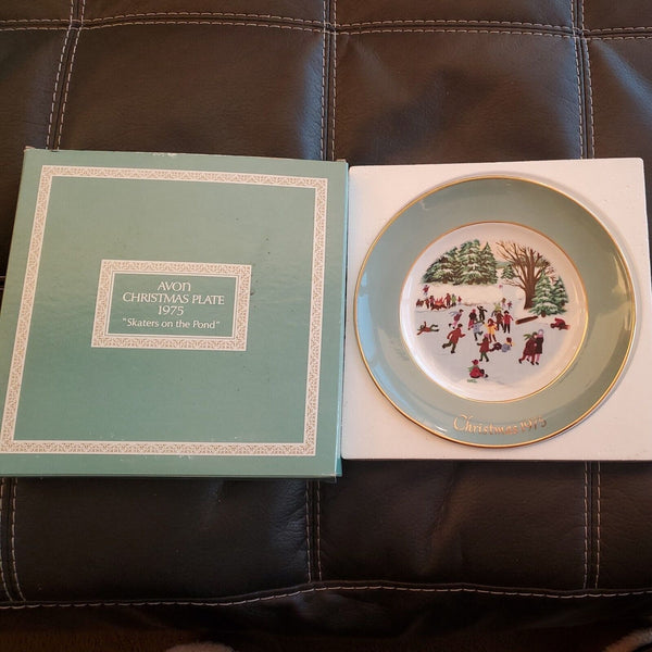 1975 Avon Christmas Plate SKATERS ON THE POND 4th Edition Orig. Box Wedgewood