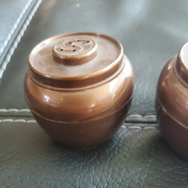Vintage Plastic Salt & Pepper Shakers Barrels Brown Admiration Made In USA