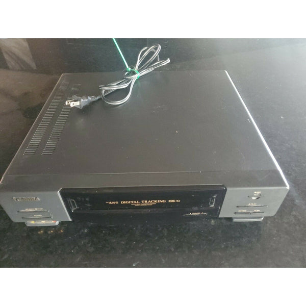 Toshiba M-647 4-Head Hi-Fi VCR VHS Digital Tracking No Remote Powers Sold As Is