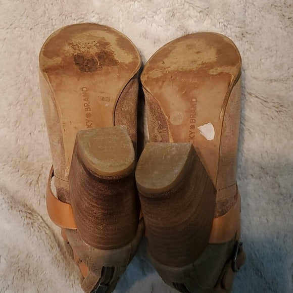 Lucky Brand 'Harum' Crisscross Strap Beige and Orange Sandal Size 7.5