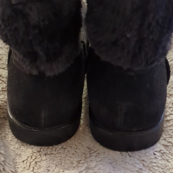 G by Guess Black Faux Fur and Suede Pull On Ankle Booties Snow Boots Size 8