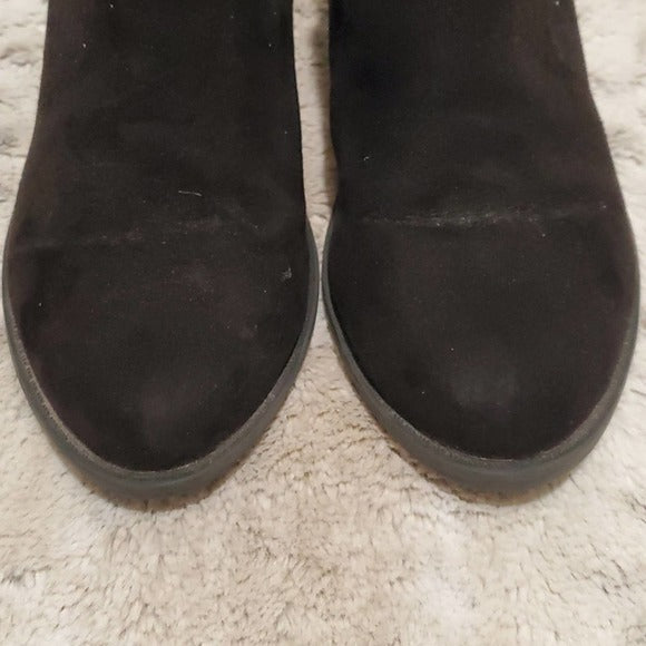 Roebuck & Company Black Faux Leather Split Side Ankle Booties w Gromets Size 6