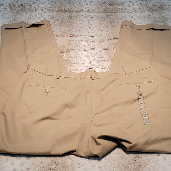 NWT Dockers Premium Tan D4 Relaxed Fit Khakis